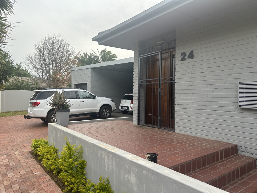 3 Bedroom Property for Sale in Roodeberg Western Cape